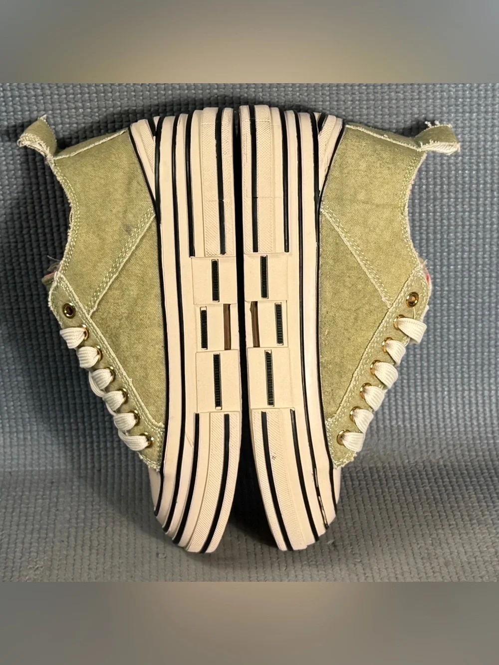 Pregunta Sage Green Women’s Fashion Sneakers Size 6‎ US 36 EU